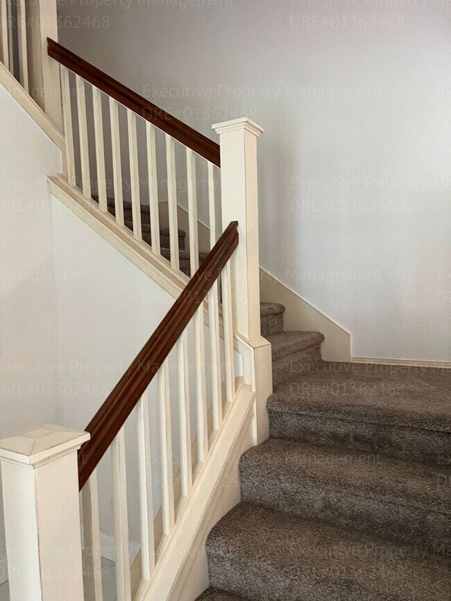 Building Photo - Stunning 4-bedroom, 3 bathroom home located in the westside of Bakersfield this spacious house of...