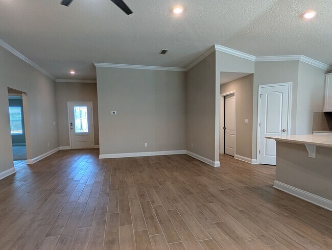 Building Photo - 768 Narvarez Ave