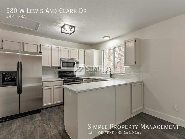 Building Photo - 580 W Lewis And Clark Cir
