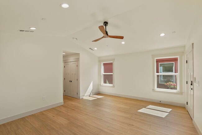 Building Photo - Beautiful 2 bedroom 1 bathroom New Build Close to UC Davis and McGeorge Law School