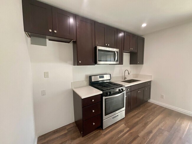 Building Photo - 1057 Circle City Dr