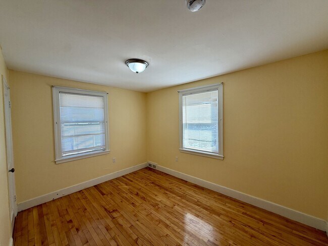 Building Photo - 19 Ridgeview Ave