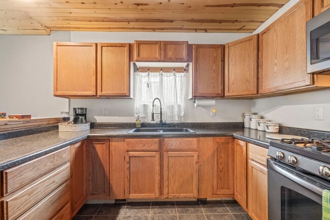 Building Photo - Cute 1 bedroom single family home