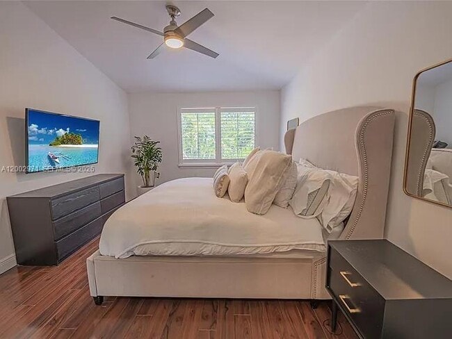 Building Photo - 1135 W Lake St