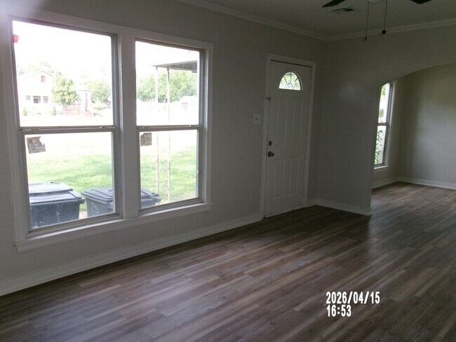 Building Photo - Very Nice Newly Renovated Home In Morford Neighborhood.