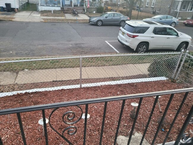 Building Photo - 1116 William St