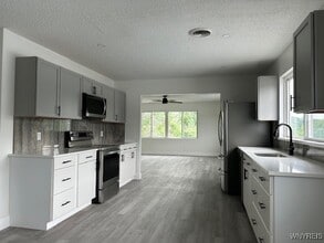 Building Photo - 755 Center St