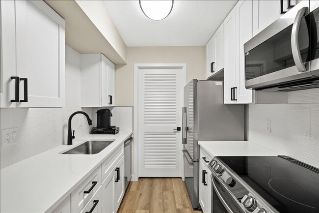Building Photo - 8654 Chase Dr