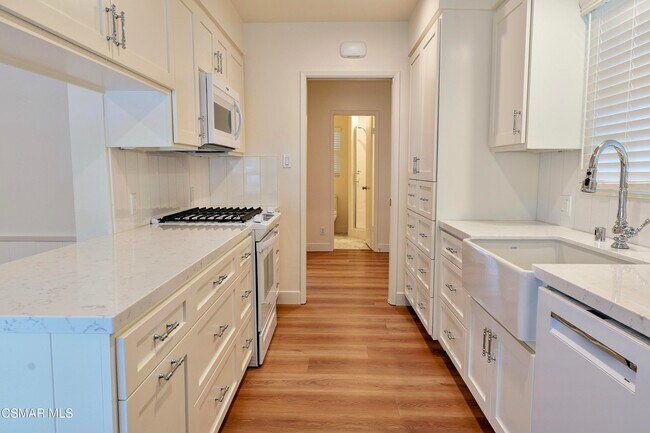 Building Photo - 23939 Oxnard St