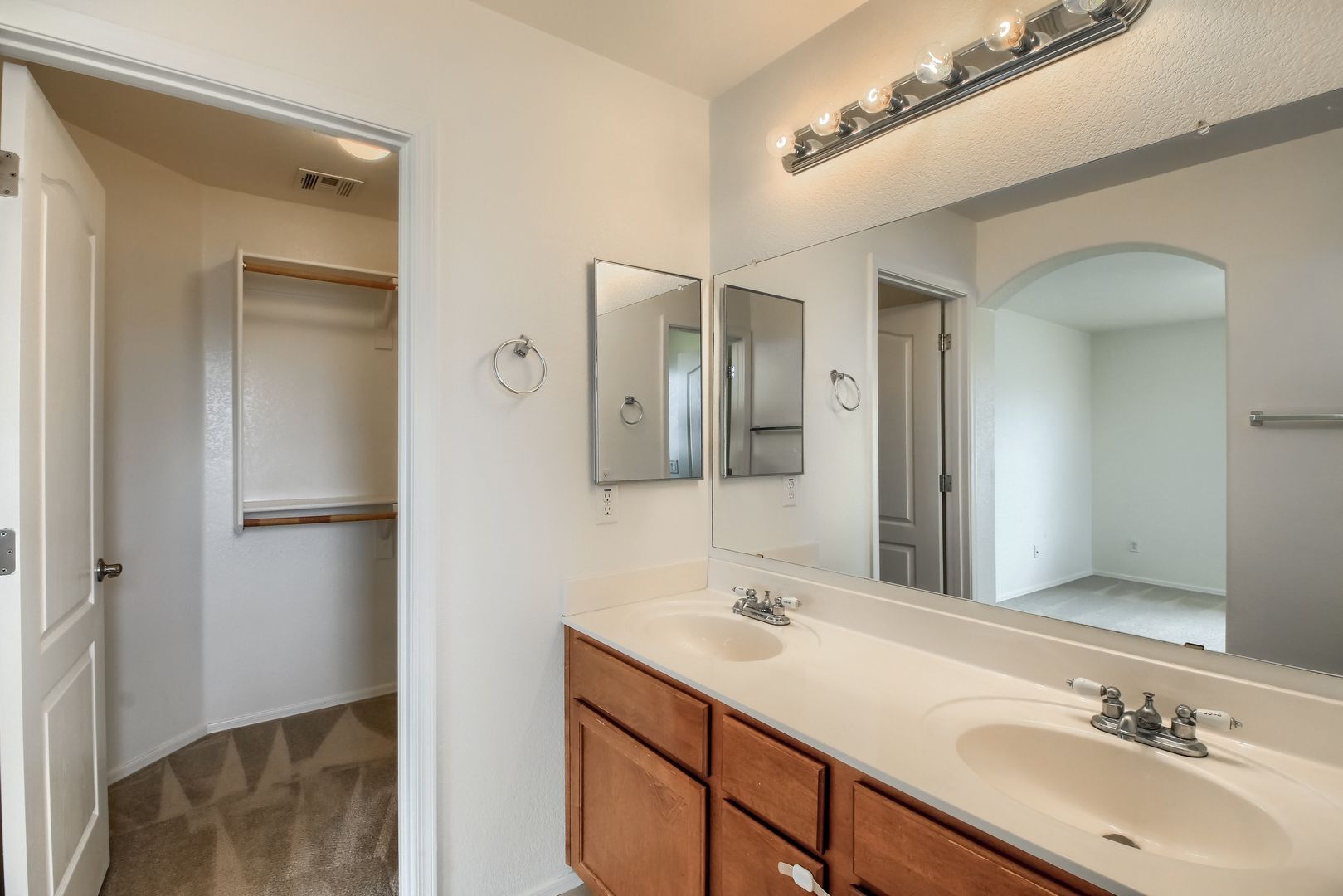 Building Photo - 3770 E Kristal Way