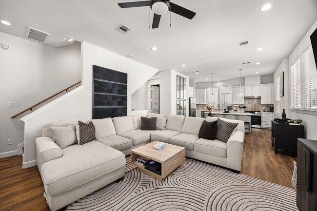 Building Photo - 2718 Grand Fountains Dr