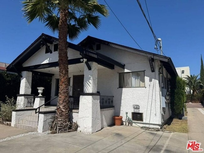 Building Photo - 1538 N Mariposa Ave