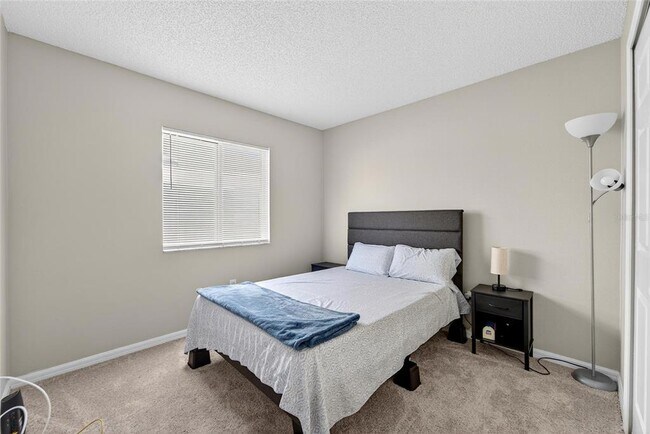 Building Photo - 11812 Lynmoor Dr