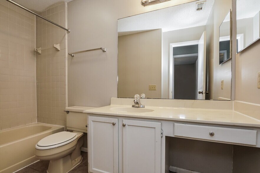 Building Photo - 3581 S St Lucie Dr