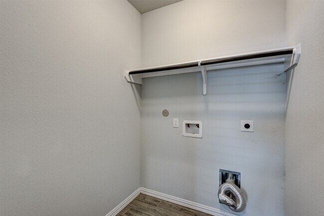 Building Photo - 23421 Vineyard Dr