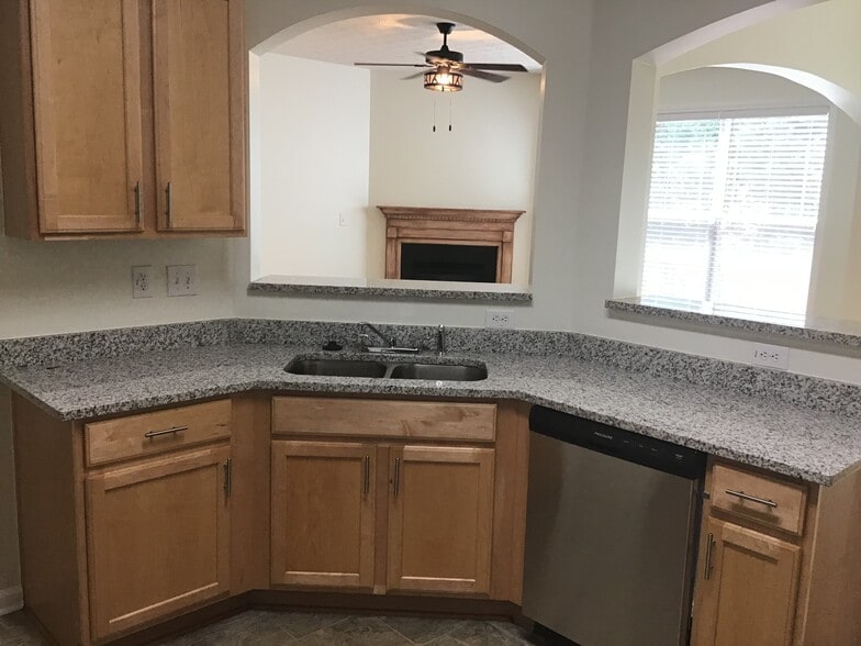 Building Photo - 111 Golden Pine Rd SW