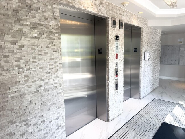 Building Photo - 17050 N Bay Rd