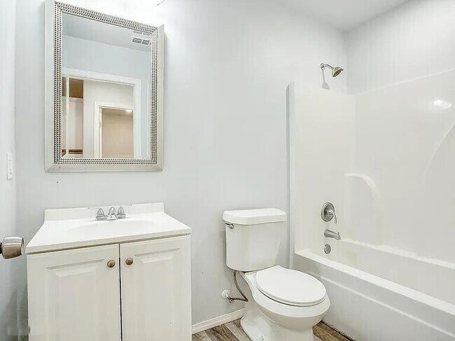 Building Photo - 5516 Jarvis St