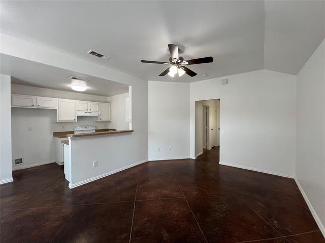 Building Photo - 521 Oakwood Ln