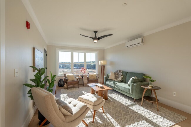 Building Photo - 815 Lafayette Rd