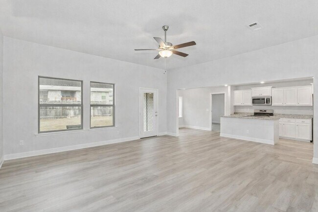 Building Photo - Beautiful Custom Build Home in North Crestview