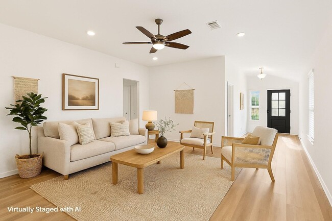 Building Photo - 32419 Sunbeam Dr