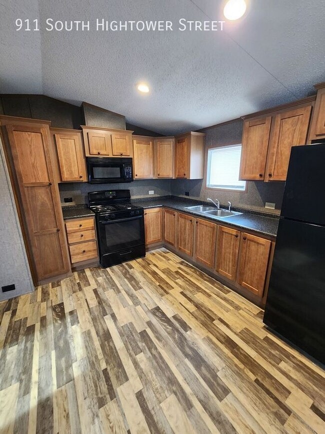 Building Photo - 911 S Hightower St