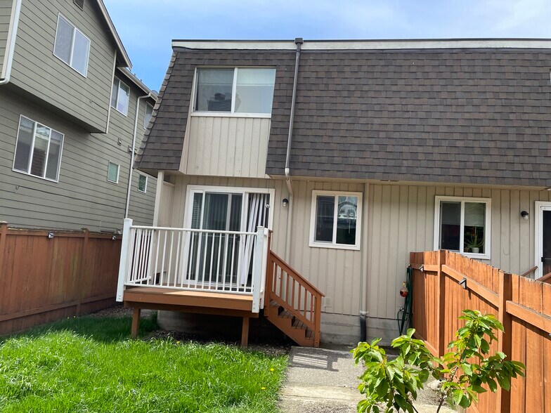 Building Photo - 227 Dorn Ave