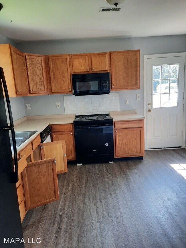Building Photo - 3 br, 2.5 bath House - 420 Dorsey