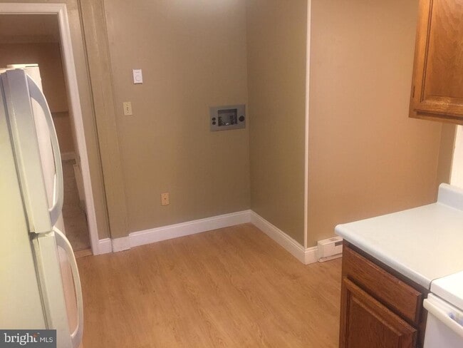 Building Photo - 14 N Walnut St