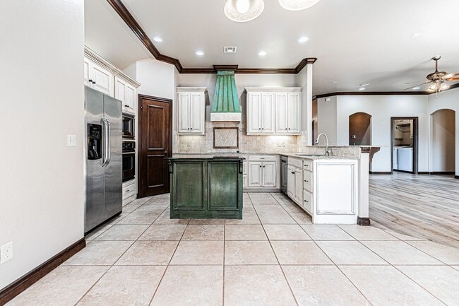 Building Photo - 4 Bed 3 Bath in Edmond!