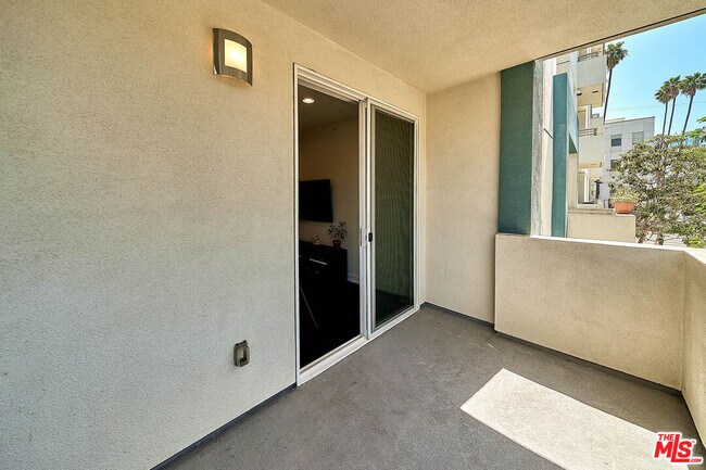 Building Photo - 436 S Virgil Ave
