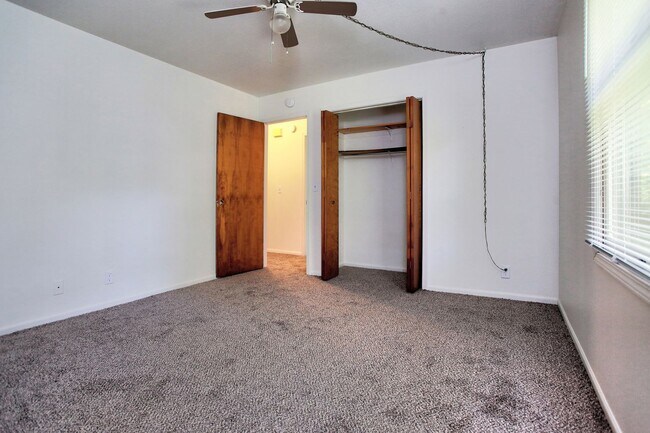 Building Photo - Holland Northside Two Bedroom
