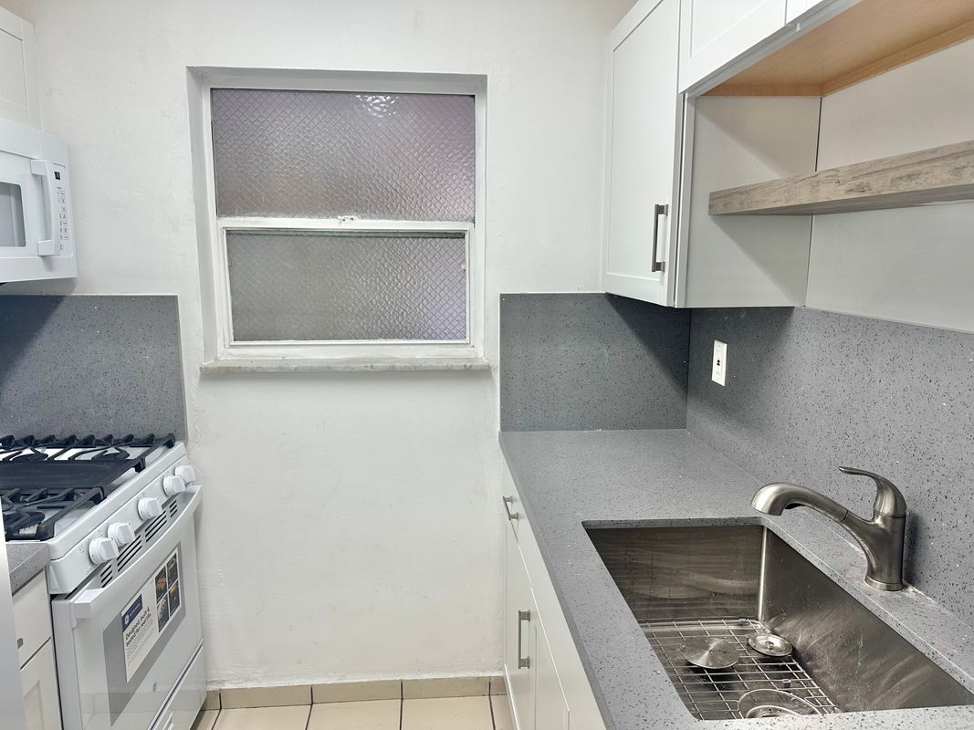 Building Photo - 4655 Palm Ave