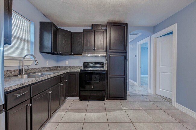 Building Photo - 7118 Karen St