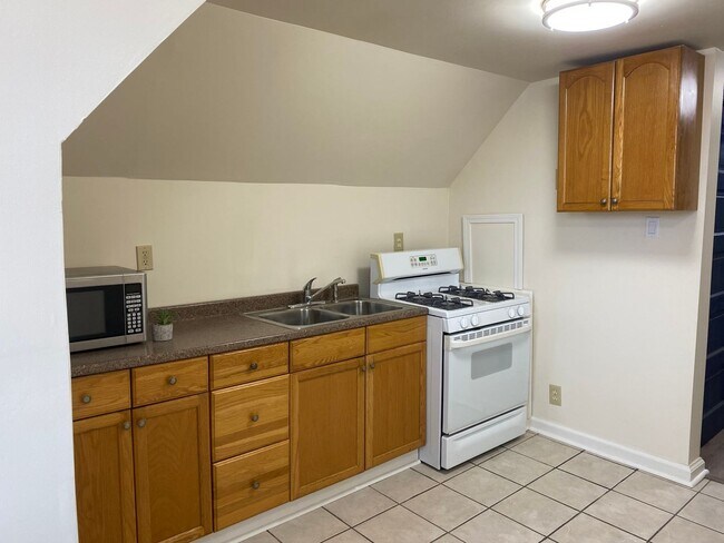 Building Photo - 192 Sheridan