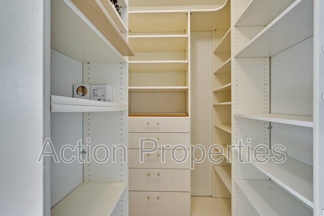 Building Photo - 409 Hillwood Ct
