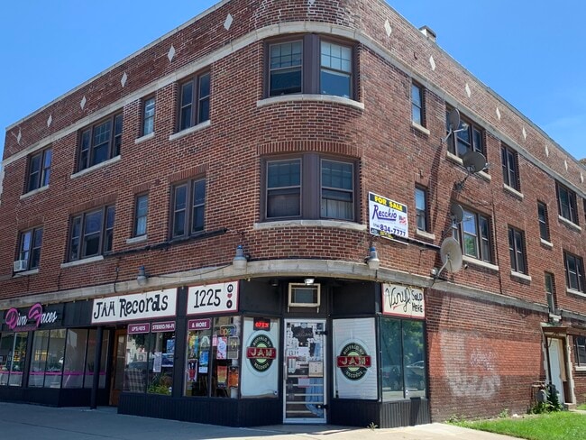 Building Photo - 101 Traymore St