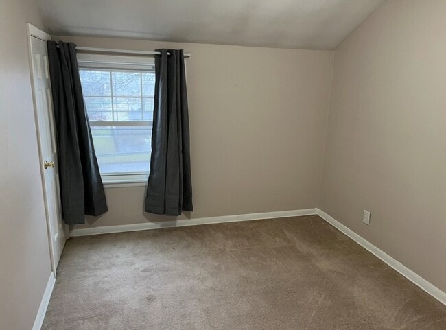 Building Photo - 1074 Vestal Ave