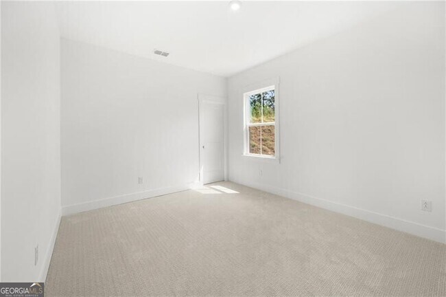 Building Photo - 2815 Medford Dr
