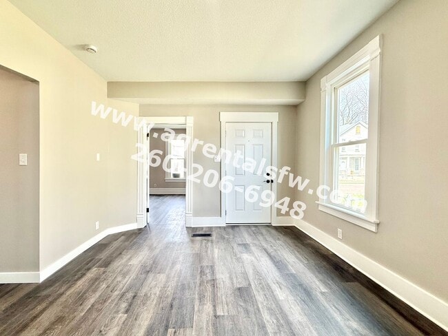 Building Photo - 615 W 4th St