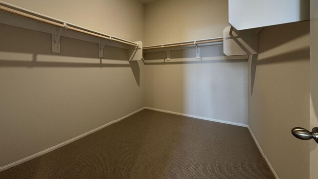 Building Photo - 35333 Hutchinson Pl