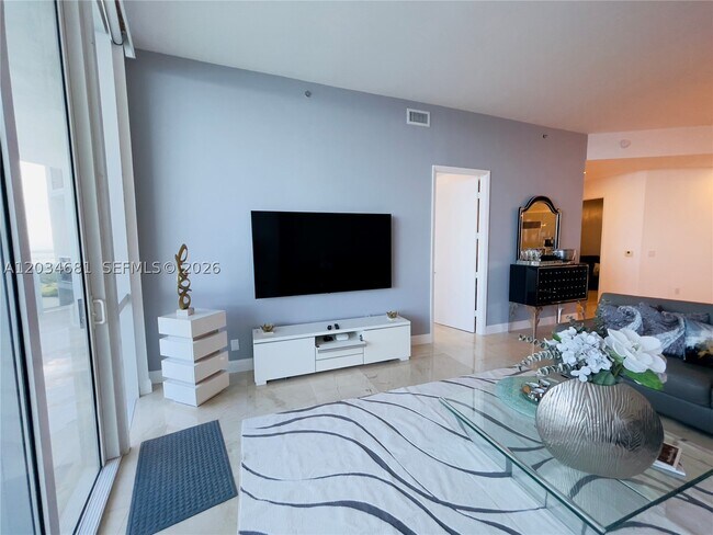 Building Photo - 16001 Collins Ave