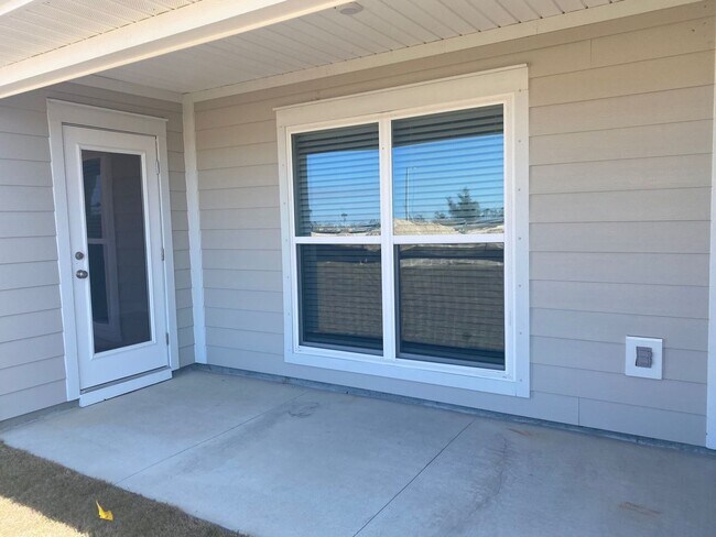Building Photo - Spacious, Modern Home Convenient to Shopping, Parks, Schools & Tyndall AFB! *SPECIAL: 1/2 OFF 1st...