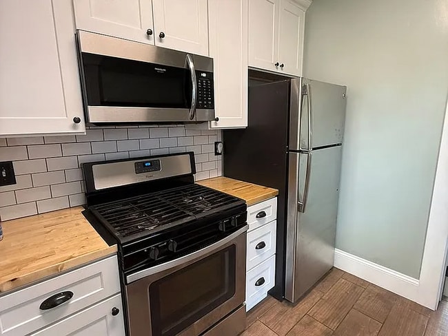 Building Photo - This remodeled 3-bedroom, 2-bath home