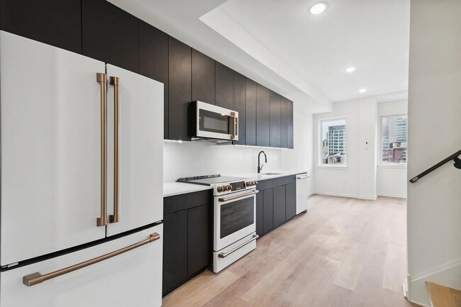 Building Photo - 245 N 12th St