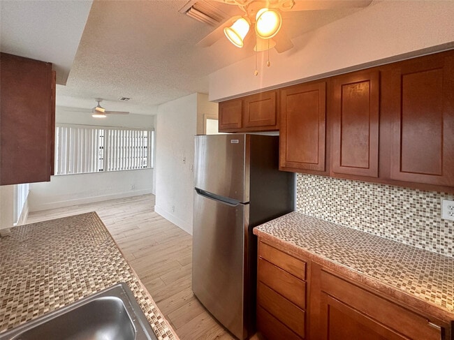 Building Photo - 2580 Coral Springs Dr