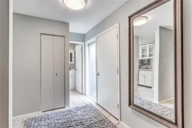 Building Photo - 252 Glandore Dr