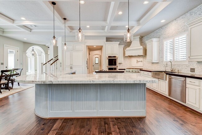 Building Photo - Exquisite 6000+ Sq Ft Home in Hidden Falls...