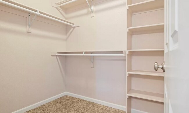 Building Photo - Huge room in a large shared home, private ...
